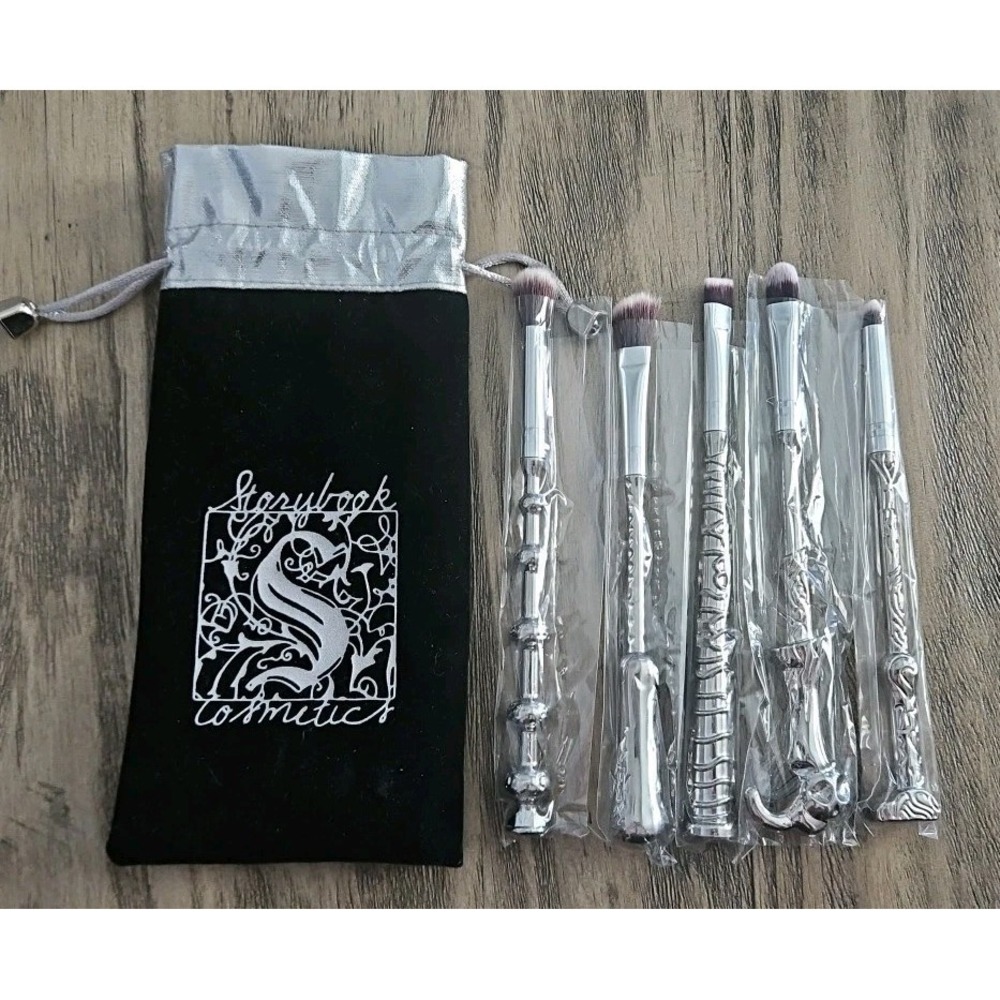 Storybook Cosmetics Silver 5-Piece Makeup Brush Set with Wand Handles & Pouch